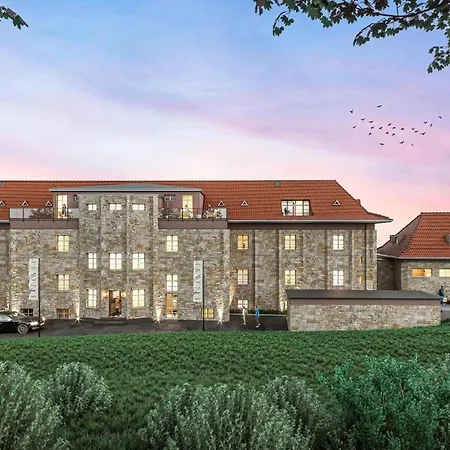 M Luther Ph Kamin Apartman